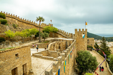 Unterwegs im Landesinneren auf der wunderschöne und sonnigen Balearen Insel Mallorca zum Castell...