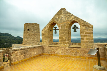 Unterwegs im Landesinneren auf der wunderschöne und sonnigen Balearen Insel Mallorca zum Castell...
