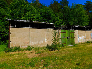 Ruine der ehemaligen Kunststein und Zementwarenfabrik
