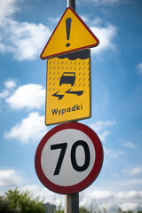 Znak ostrzegawczy przed wypadkami. © Blaszko