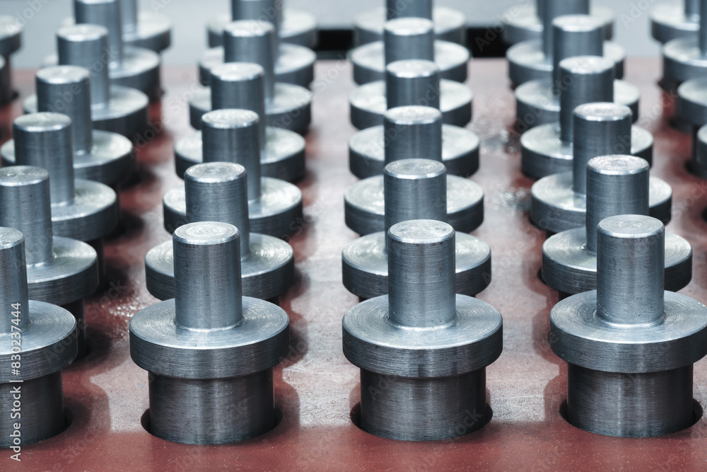 Aufkleber a row of metal cylinders with a hole in the middle. the cylinders are all the same size and shape