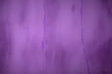 トレンディな紫色の抽象的なアルコール インクの背景に暗いコントラスト、今年の色、金色のパス、黒、黒いキャンバスに手描きのアート、本の表紙やパンフレットのグラフィック	