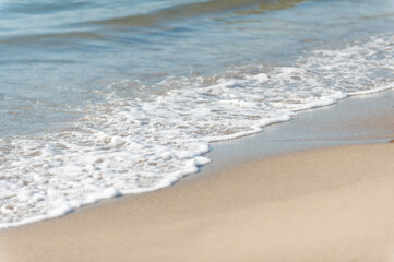 砂浜と波