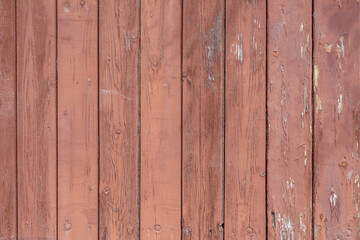 Alte Holztür mit abblätternder Farbe
