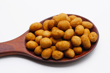Coconut cream coated peanuts snack