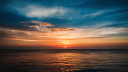 Naklejka premium sunset over the sea