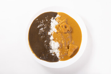 なすとゴマのカレーとココナッツと根菜の合い盛りカレー