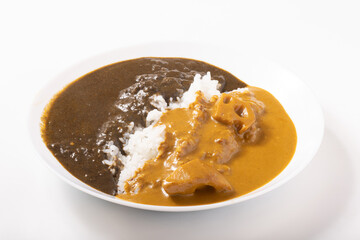 なすとゴマのカレーとココナッツと根菜の合い盛りカレー