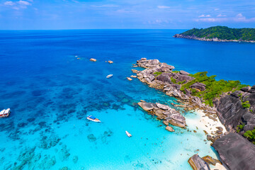 Obraz premium Aerial view of the Similan Islands, Andaman Sea, natural blue waters, tropical sea of Thailand. the beautiful scenery of the island is impressive 
