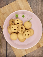 다양한 모양의 버터쿠키, 간식