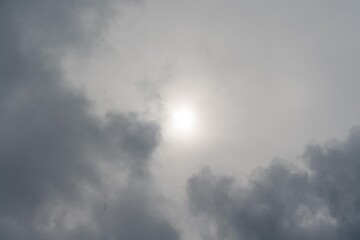 Obraz premium 雲の向こうの太陽 