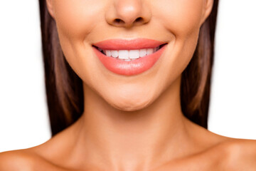 Obraz premium Cropped close up photo of good-looking lovely charming pretty brunette hair lady with her naked shoulders she makes beaming smile stand isolated on pastel beige background