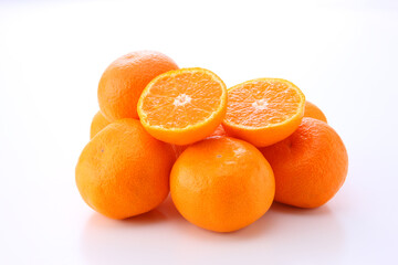 丸ごとみかんと断面　白背景