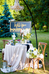 romantic wedding table setting with flowers