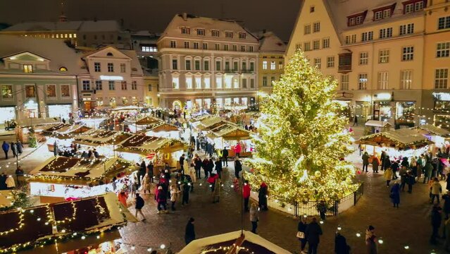 Christmas decoration in the main square in Tallin, the christmas tree and the stores full of people, chrstmas market