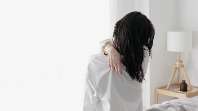 乾燥肌で悩む女性