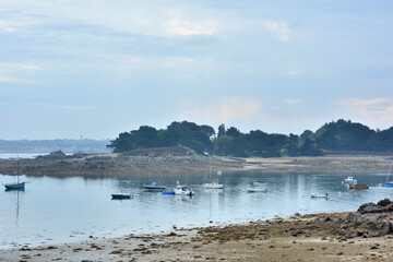 Magnifique paysage de mer sur la c&ocirc;te de Plougrescant en Bretagne - France