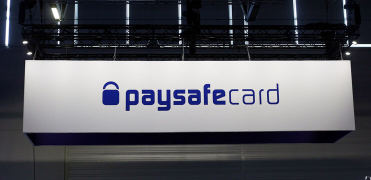 27.08.2022, Spielemesse gamescom in K&ouml;ln. Der Stand vom Online-Bezahldienst paysafecard mit Logo.