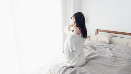 乾燥肌で悩む女性 © mapo