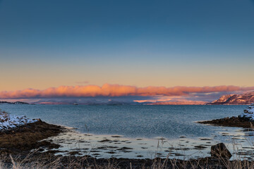 Obraz premium The magical light of the ending polar day on the snowy hills of Lofoten, Norway