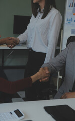 Obraz premium Business people shaking hands after meeting. colleagues handshaking after conference. Greeting deal, teamwork partnership cooperate concept.