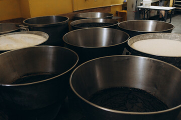 Bakery utensils: forms for baking round bread .