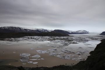 Landschaftsbild auf Island am Hoffelsjökull, Gletschersee