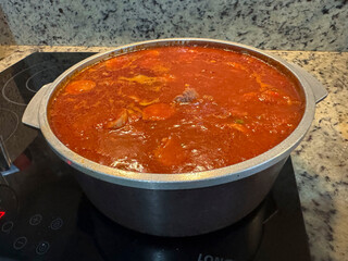 Tuco, salsa de tomate con estofado y salchicha, filetto
