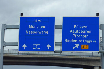 Autobahnschild Richtung Ulm