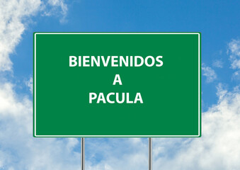 Siguiente salida Bienvenidos a pacula una señal verde sobre fondo de cielo azul. Colección de señales de tráfico conceptuales