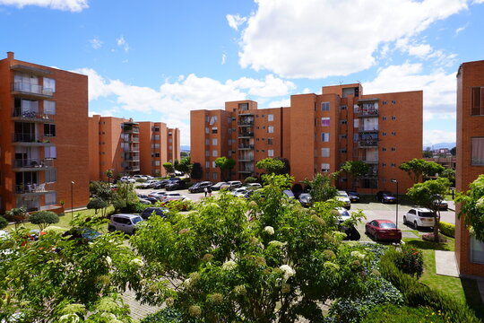 edificios, cielo , atardecer, nubes, arboles