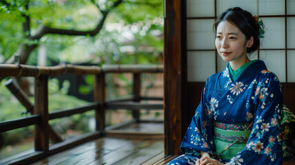 伝統的な日本家屋と浴衣の女性