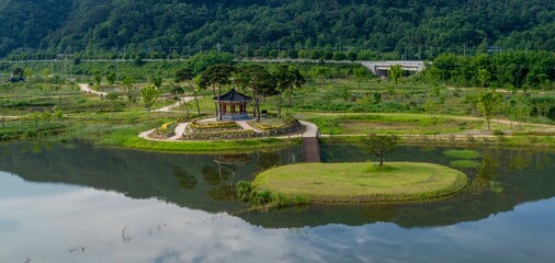Obraz premium 곡성 섬진강 침실 습지 공원의 연하정