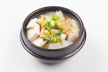  Soup made by tearing dried dried pollack into small pieces, adding green onions, and beating an egg.