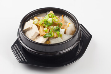  Soup made by tearing dried dried pollack into small pieces, adding green onions, and beating an egg.