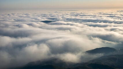 Obraz premium Haze, fog, clouds over the mountains, climate background. Generative AI.