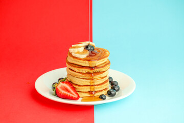 Pancakes with banana and honey