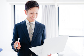 爽やかな男性登壇者