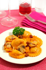 Pasta with sweet potato and raisins.