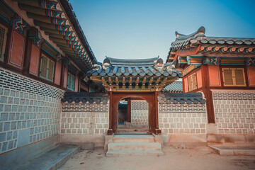 Fototapeta premium the side doors and walls of Gyeongbokgung Palace