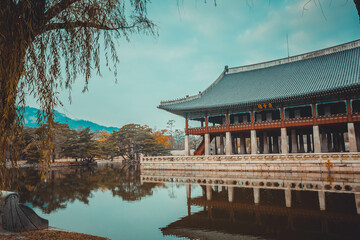 Fototapeta premium Royal pond in Gyeonbokgung Palace, Seoul, South Korea