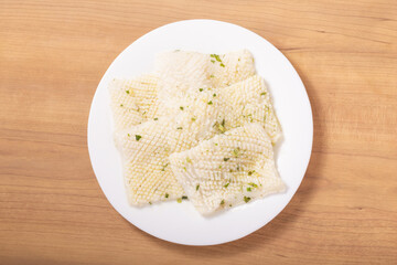 味付けイカステーキ　（ねぎ塩だれ）調理前