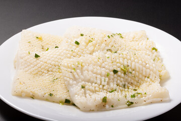 味付けイカステーキ　（ねぎ塩だれ）調理前