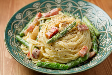 Fototapeta premium アスパラとベーコンのクリームパスタ