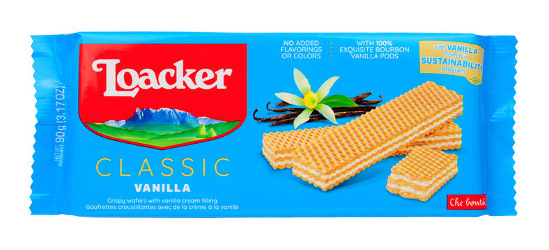 Loacker classic vanilla wafer biscuits in a 90g pack