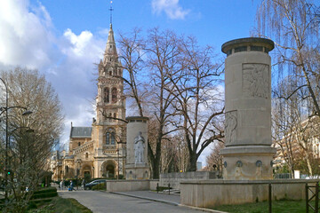 The War memorial and St. Peter's Church in Neuilly-sur-Seine