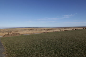 Betrachten Sie die Küstenlandschaft bei Cuxhaven an der Nordsee.