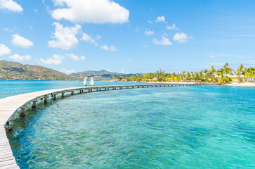 Ponton en bois de la plage des boucaniers à la Pointe Marin à Sainte Anne, Martinique, Antilles Françaises.	
