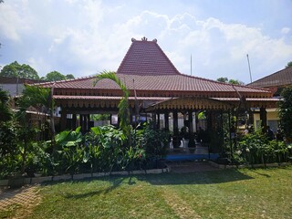Obraz premium The Joglo house is typical of traditional Javanese, a garden surrounds the house, a large green lawn
