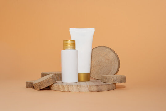 Tube de produit cosm&eacute;tique, contenant cosm&eacute;tique avec fond color&eacute;, packaging sans &eacute;tiquette
